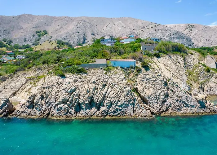 Villa Sortis And Boat Bosana