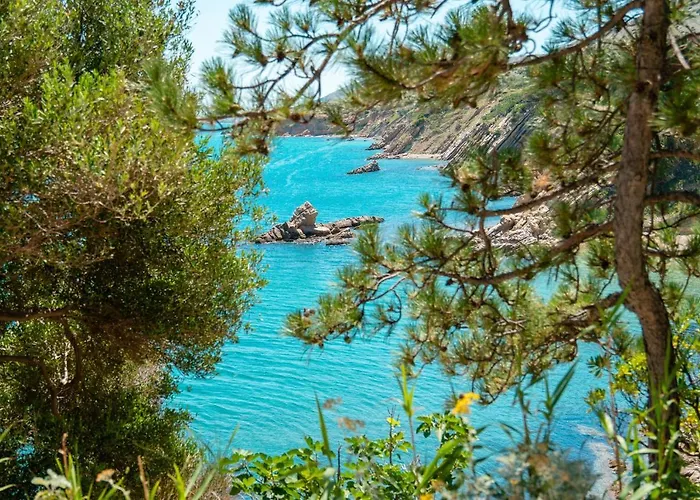 Sortis And Boat * Bosana