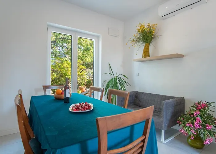 Sortis - For 2 Families And Pets Bosana