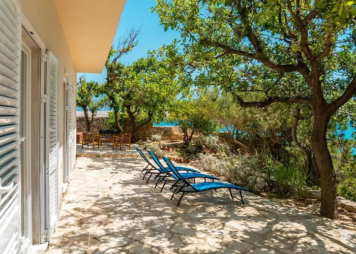 Villa Sortis And Boat *