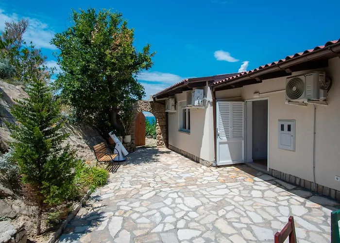 Villa Sortis And Boat Bosana